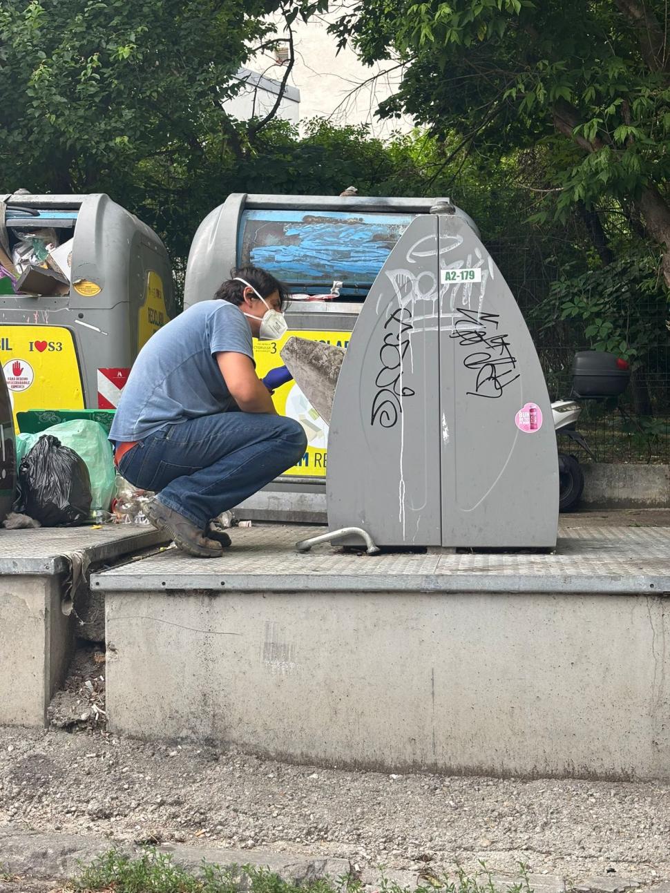Situație revoltătoare în sectorul 3, un arici a fost găsit într-o pubelă. "Nu a intrat singur acolo. Animalele nu se aruncă la gunoi" 1073761