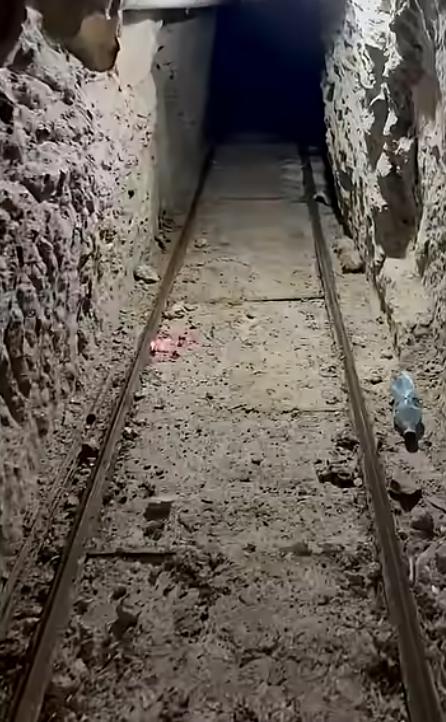 Tunel uriaş folosit pentru traficul de droguri, sub graniţa cu Mexicul. S-a descoperit cocaină în valoare de 45 de milioane de dolari  1073707