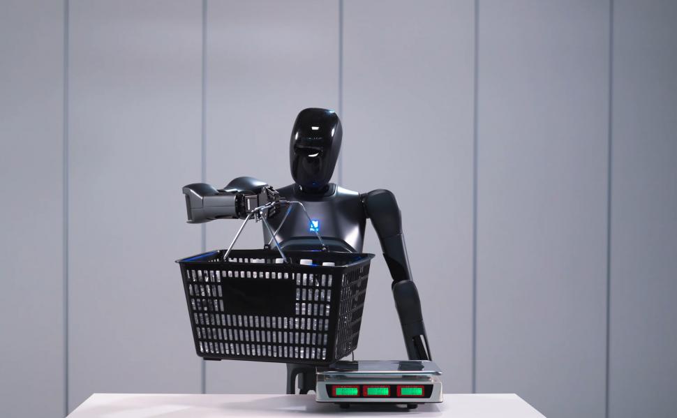 Un robot semi-umanoid, care învață meseria direct la locul de muncă, a fost prezentat de producători. Cum arată și unde se poate angaja 1073772