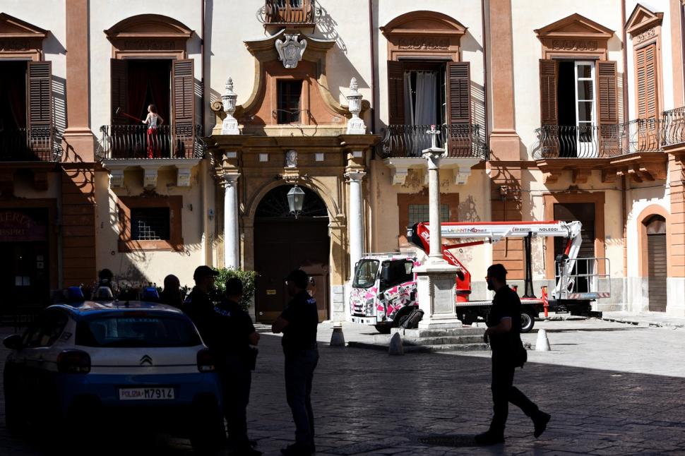 Cum a fost recuperat de la mafia din Palermo palatul în care Dua Lipa și Callum Turner au în acest weekend petrecerea de nuntă 1074707