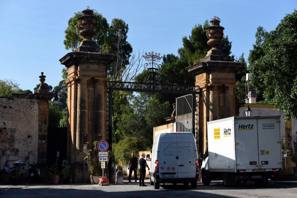 Cum a fost recuperat de la mafia din Palermo palatul în care Dua Lipa și Callum Turner au în acest weekend petrecerea de nuntă 1074708