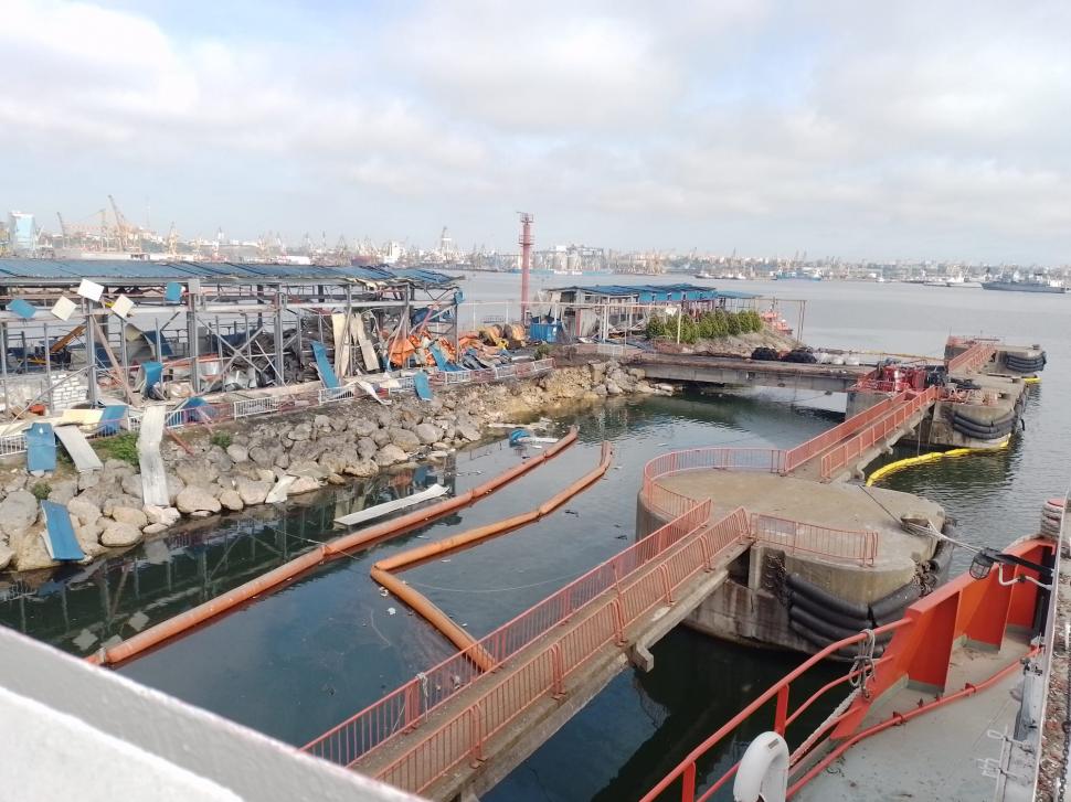 Imagini cu distrugerile provocate după explozia unei drone, în Port. Nicuşor Dan a ajuns la Constanţa, unde va fi o ședință de analiză 1074692