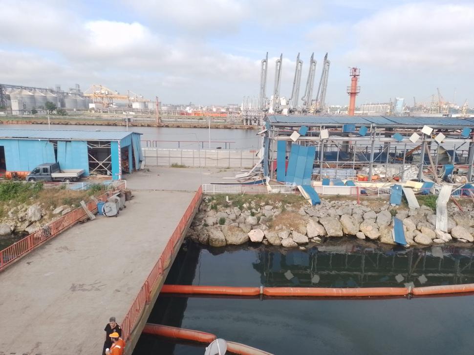 Imagini cu distrugerile provocate după explozia unei drone, în Port. Nicuşor Dan a ajuns la Constanţa, unde va fi o ședință de analiză 1074693