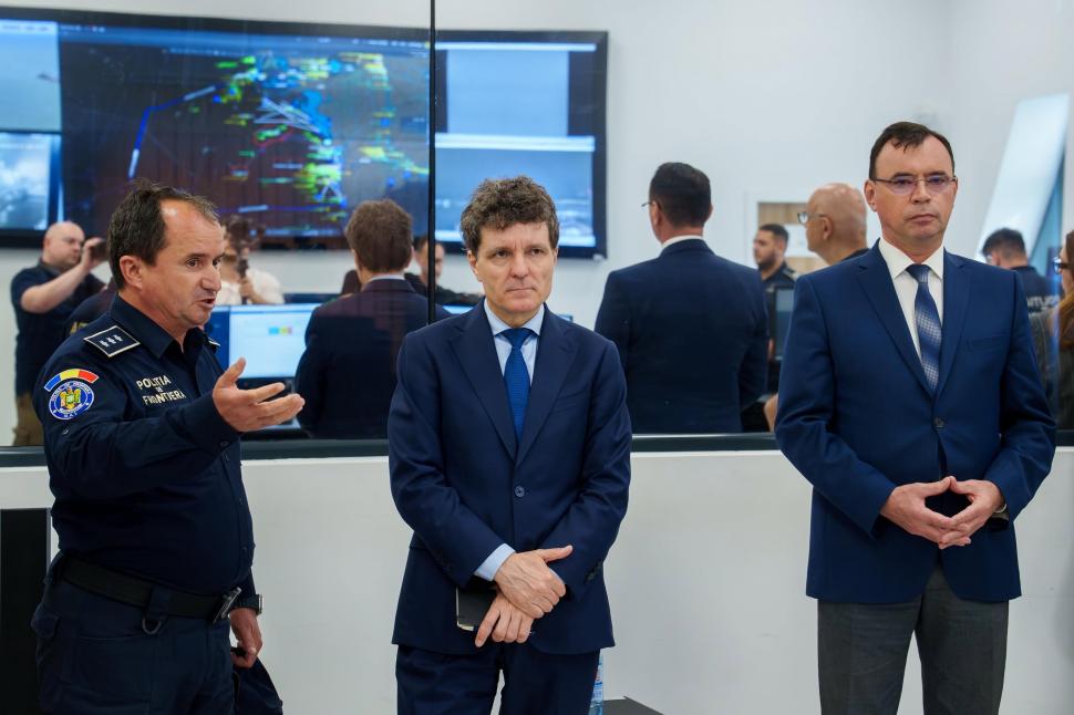 Nicușor Dan a mers în dana 78 din Portul Constanţa, unde a explodat drona: „Am primit o prezentare detaliată a operațiunii desfășurate” 1074790