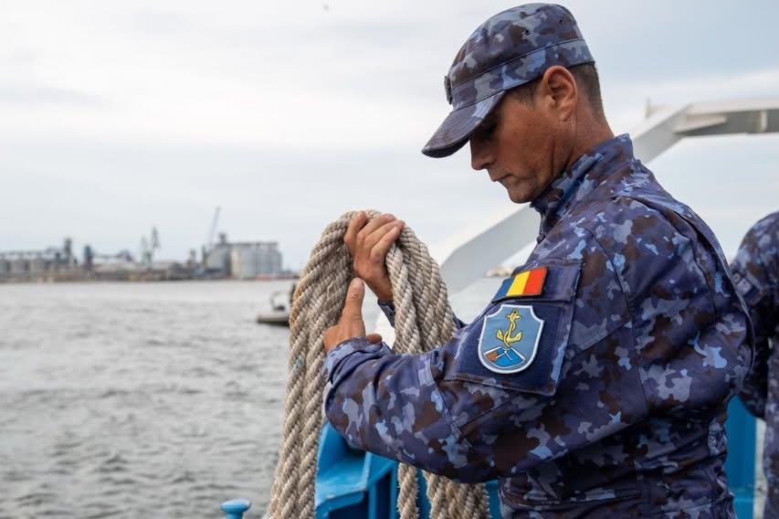 Nicușor Dan a mers în dana 78 din Portul Constanţa, unde a explodat drona: „Am primit o prezentare detaliată a operațiunii desfășurate” 1074791