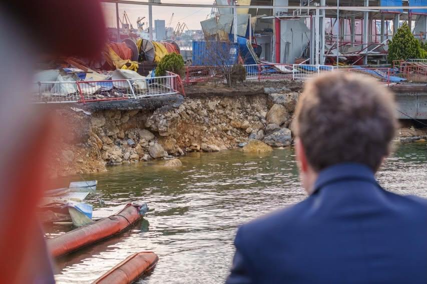 Nicușor Dan a mers în dana 78 din Portul Constanţa, unde a explodat drona: „Am primit o prezentare detaliată a operațiunii desfășurate” 1074793