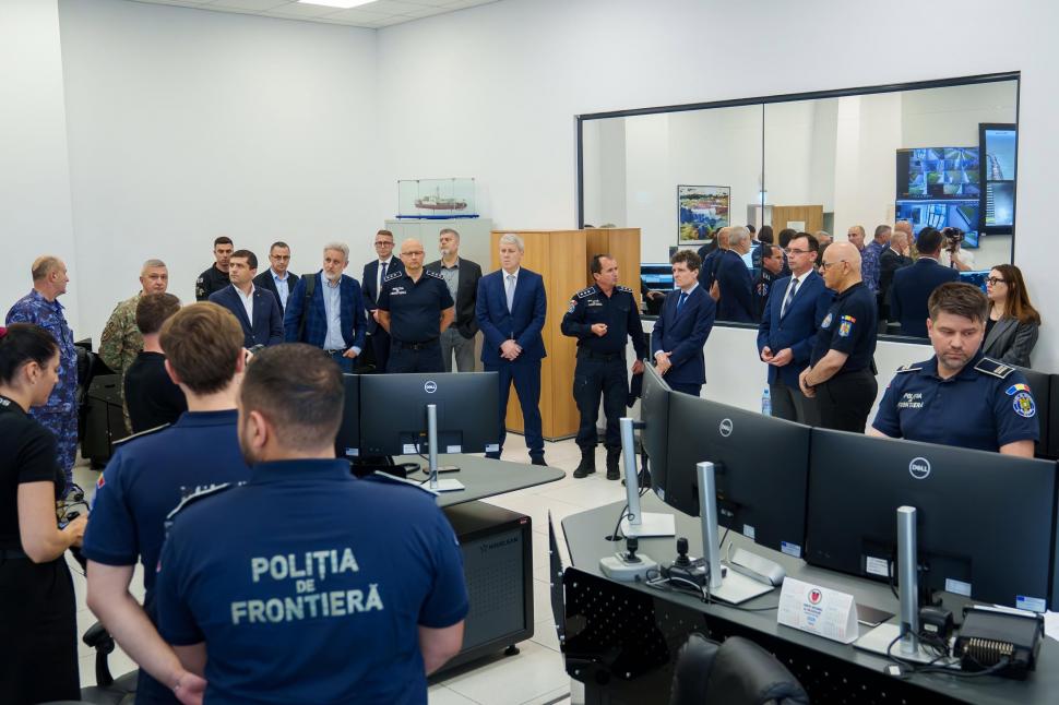 Nicușor Dan a mers în dana 78 din Portul Constanţa, unde a explodat drona: „Am primit o prezentare detaliată a operațiunii desfășurate” 1074797