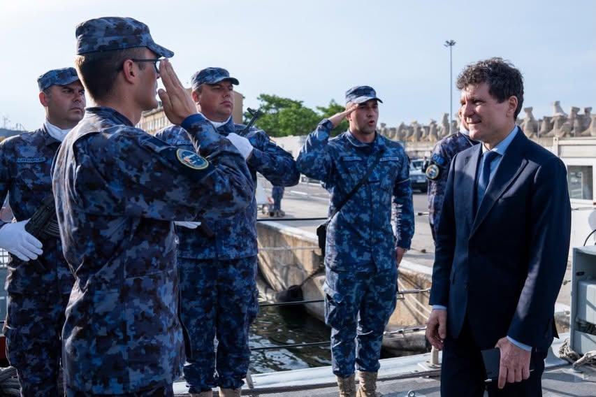 Nicușor Dan a mers în dana 78 din Portul Constanţa, unde a explodat drona: „Am primit o prezentare detaliată a operațiunii desfășurate” 1074799