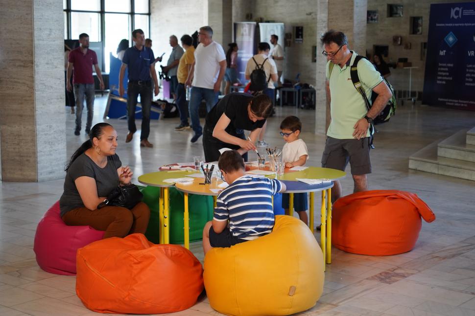 Tabăra de genii, organizată la Craiova. Exploratorii viitorului au două zile de activităţi şi concursuri la Teatrul "Marin Sorescu" 1074736