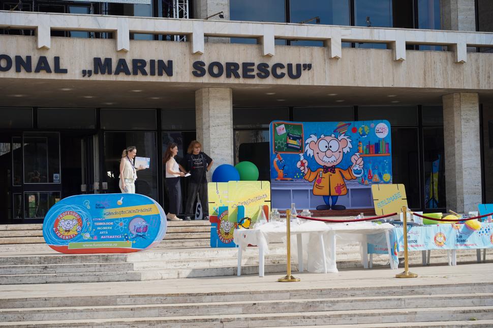 Tabăra de genii, organizată la Craiova. Exploratorii viitorului au două zile de activităţi şi concursuri la Teatrul "Marin Sorescu" 1074738