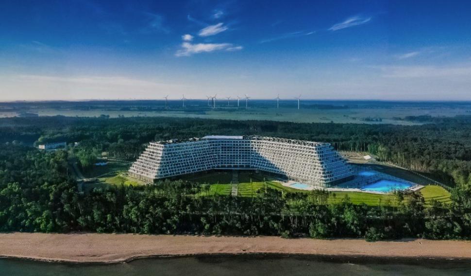 Cel mai mare hotel de la Marea Baltică se deschide în Polonia. Are 13 etaje și 1.240 de camere, dar nu toate sunt gata 1074951