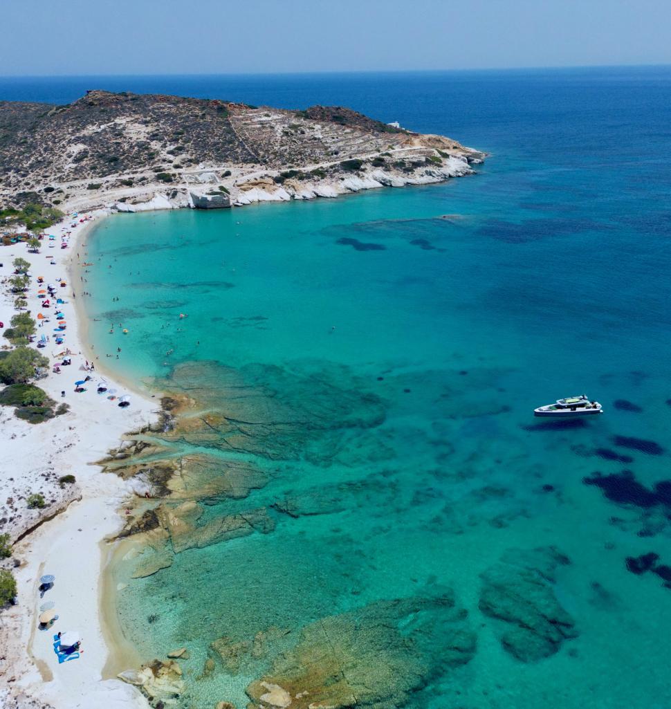 Cele mai curate ape din lume au fost descoperite pe o insulă din Grecia. Puţini români au ales-o ca destinaţie de vacanţă 1074034
