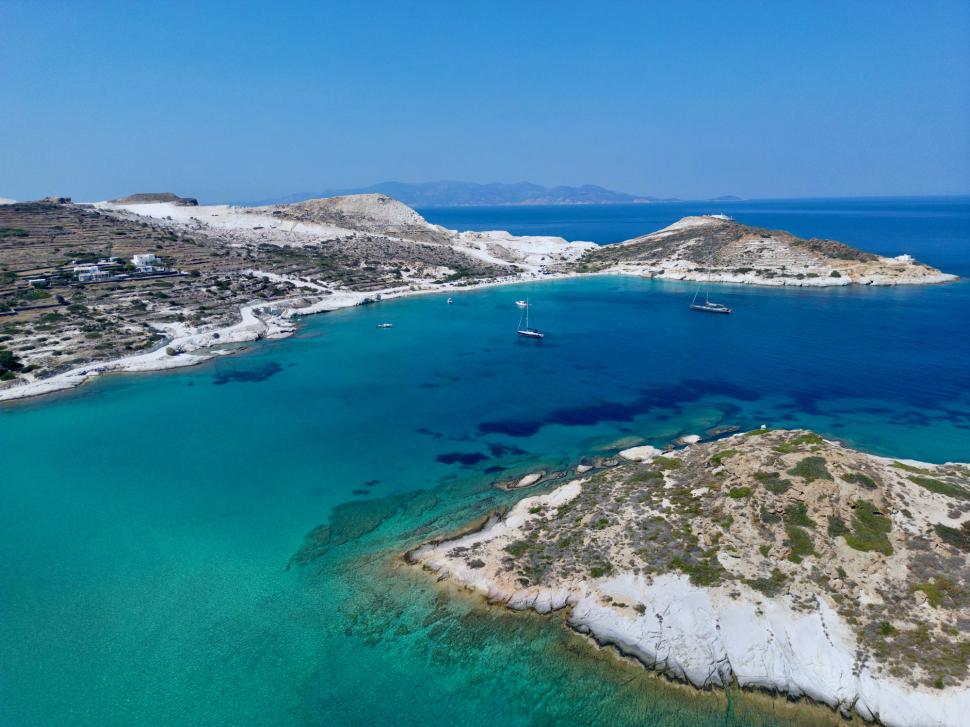 Cele mai curate ape din lume au fost descoperite pe o insulă din Grecia. Puţini români au ales-o ca destinaţie de vacanţă 1074051