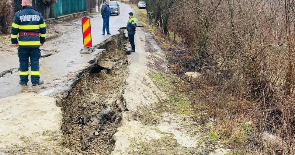 Imaginile dezastrului din ţară, după ploi torenţiale şi vijelii. Localităţi sub ape şi drumuri blocate. Ro-Alert emis pentru inundaţii 1074818