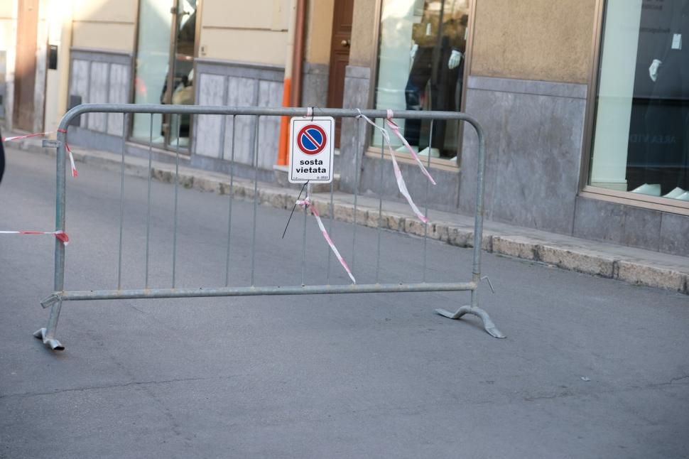 Furie în Palermo, pentru că nunta lui Dua Lipa a blocat orașul. Oamenii au fost nervoși că nici măcar n-au văzut-o. Reacția cântăreței 1074914