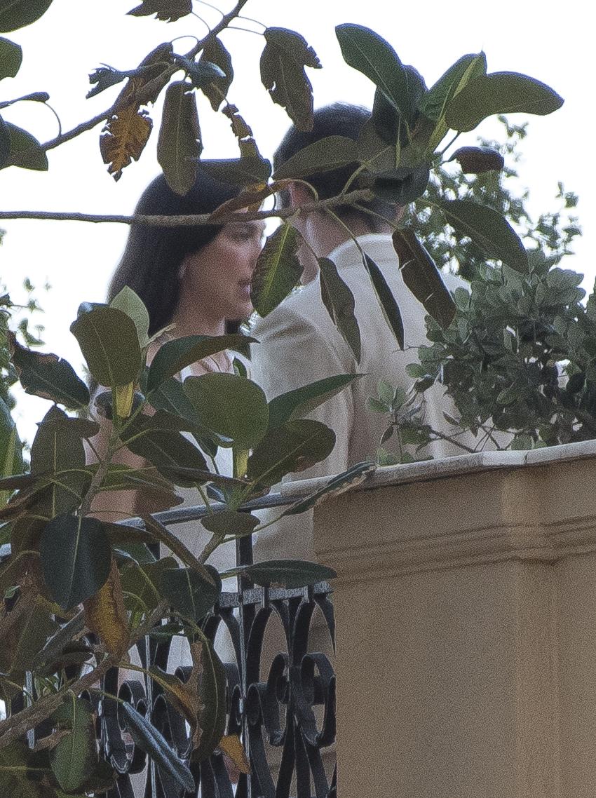 Furie în Palermo, pentru că nunta lui Dua Lipa a blocat orașul. Oamenii au fost nervoși că nici măcar n-au văzut-o. Reacția cântăreței 1074916