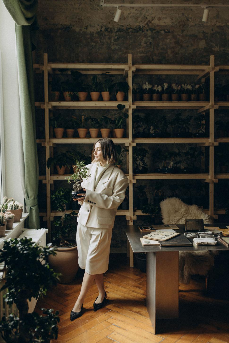 O vilă istorică din București, cu o poveste fascinantă, e virală după ce a fost umplută cu 1.000 de ghivece. Cum arată Casa Plantelor 1074842