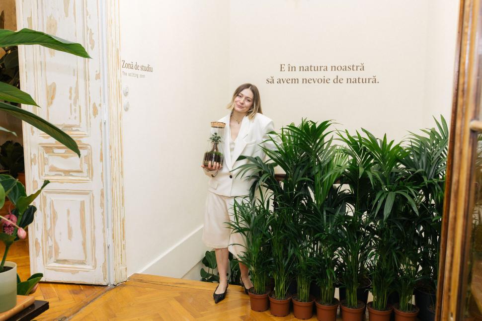 O vilă istorică din București, cu o poveste fascinantă, e virală după ce a fost umplută cu 1.000 de ghivece. Cum arată Casa Plantelor 1074844