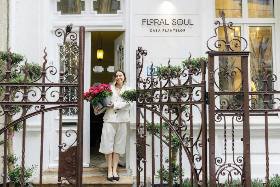 O vilă istorică din București, cu o poveste fascinantă, e virală după ce a fost umplută cu 1.000 de ghivece. Cum arată Casa Plantelor 1074879