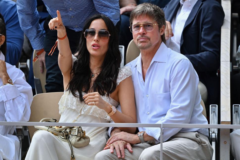 ​Brad Pitt și iubita lui, Ines de Ramon, au cucerit tribunele la Roland Garros. Cum au apărut cei doi 1075178