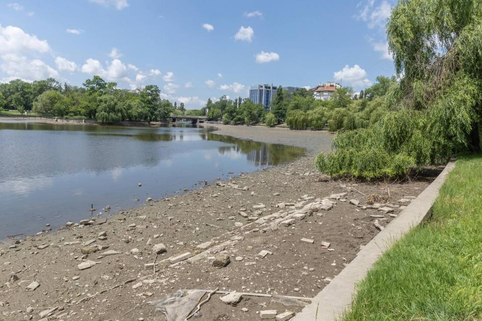 Ce a găsit Primăria Bucureștiului pe fundul Lacului Herăstrău: "Le vom sorta și elimina treptat" 1075297