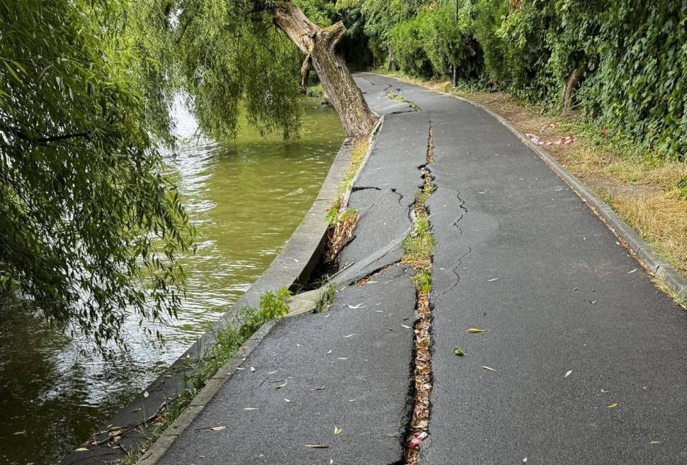 Ce a găsit Primăria Bucureștiului pe fundul Lacului Herăstrău: "Le vom sorta și elimina treptat" 1075300