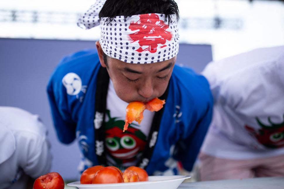 Marea bătaie cu roșii Tomatina din Columbia 2026: Imaginile distracției, cu zeci de mii de localnici și turiști împroșcați cu „bulion” 1075111