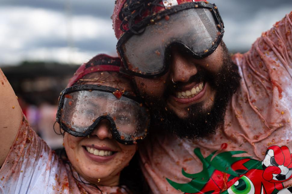 Marea bătaie cu roșii Tomatina din Columbia 2026: Imaginile distracției, cu zeci de mii de localnici și turiști împroșcați cu „bulion” 1075115