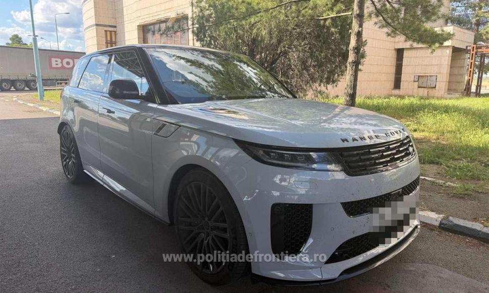 Poliţiştii de frontieră au descoperit în trafic, în Arad, două maşini de 200.000 de euro cu acte false. Şoferii erau ciprioţi 1075283