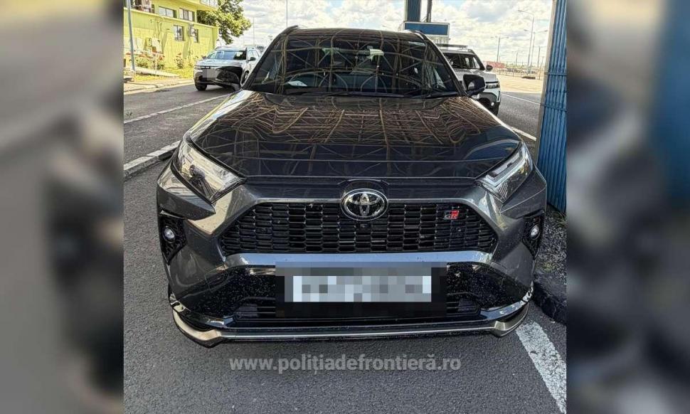 Poliţiştii de frontieră au descoperit în trafic, în Arad, două maşini de 200.000 de euro cu acte false. Şoferii erau ciprioţi 1075285