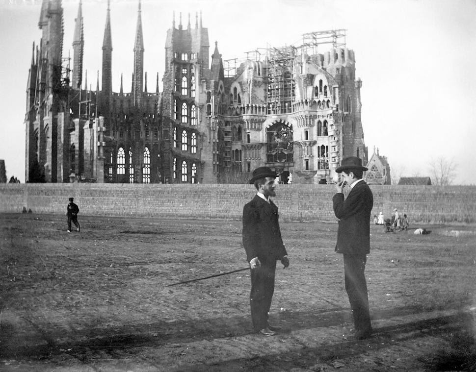 Povestea arhitecturală a bazilicii Sagrada Familia se apropie de final, după 144 de ani. Cel mai înalt turn va fi inaugurat miercuri 1075375