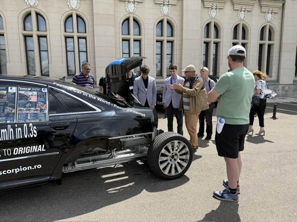 Un inventator din Vaslui susține că a făcut mașina care „imită mersul pe jos” și care poate să atingă 330 km/ oră într-o secundă 1075518