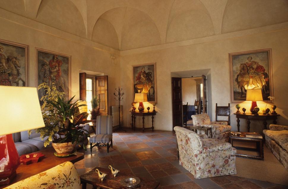 Villa Certosa care i-a aparţinut lui Berlusconi are buncăr nuclear, un vulcan artificial şi un preţ record de vânzare 1075450