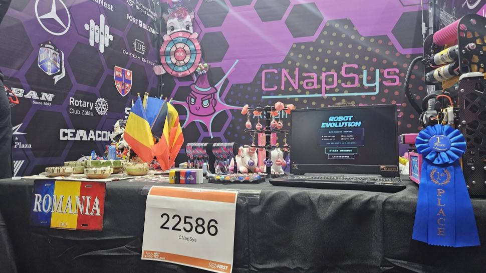 Echipa de robotică "CNapSys" a elevilor din Sălaj a luat premiul I pentru cel mai frumos robot la o competiţie de prestigiu din SUA 1075712