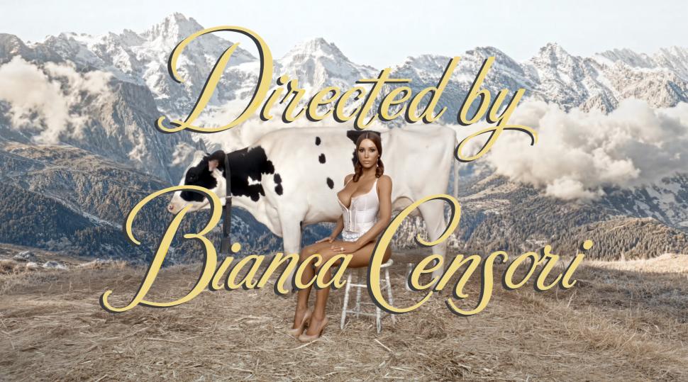 Kanye West și Bianca Censori șochează din nou, cu un videoclip muzical bizar în care soția artistului mulge vaca aproape dezbrăcată 1075847
