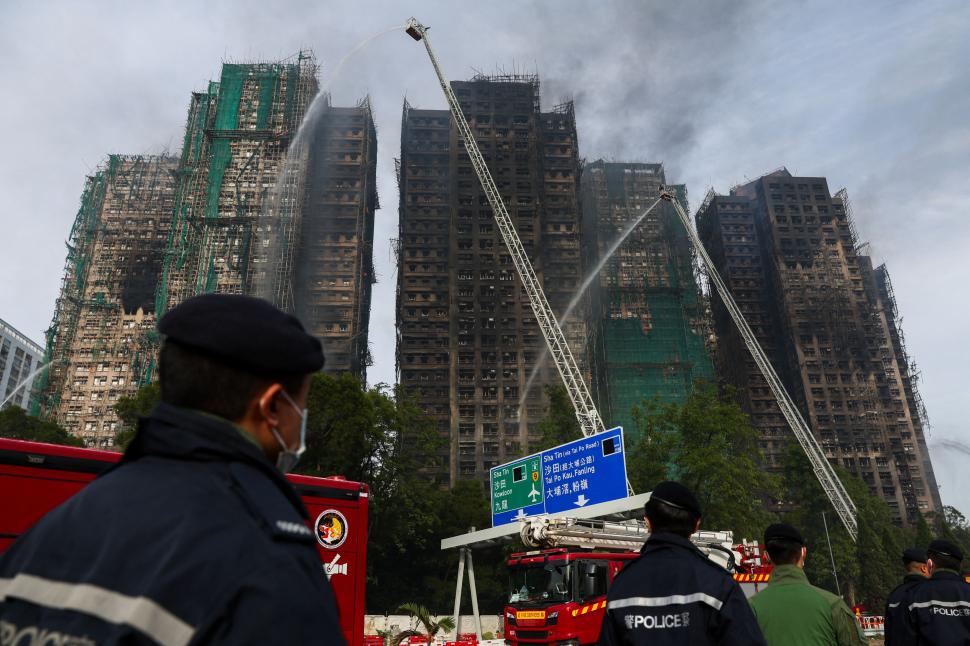 Şapte persoane şi două companii, puse sub acuzare pentru incendiul mortal din Hong Kong din 2025. Infernul ar fi pornit de la o țigară  1076001
