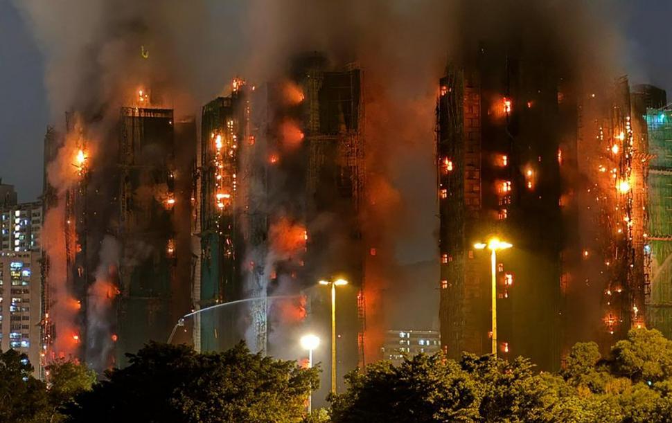 Şapte persoane şi două companii, puse sub acuzare pentru incendiul mortal din Hong Kong din 2025. Infernul ar fi pornit de la o țigară  1076020