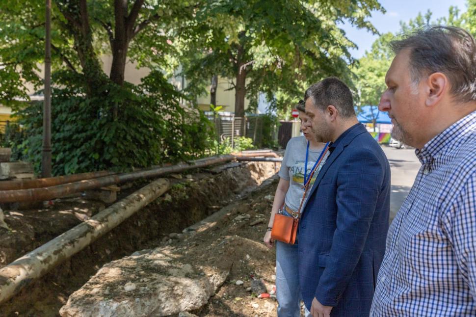 Ciucu a mers neanunțat pe șantierul de pe Calea Văcărești. Ce a găsit acolo nu i-a convenit deloc: „E anormal, sunt doar 3 muncitori” 1076280