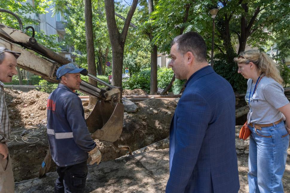 Ciucu a mers neanunțat pe șantierul de pe Calea Văcărești. Ce a găsit acolo nu i-a convenit deloc: „E anormal, sunt doar 3 muncitori” 1076282