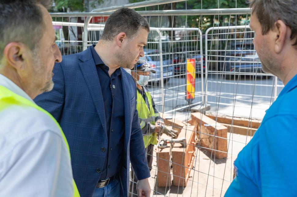 Ciucu a mers neanunțat pe șantierul de pe Calea Văcărești. Ce a găsit acolo nu i-a convenit deloc: „E anormal, sunt doar 3 muncitori” 1076283