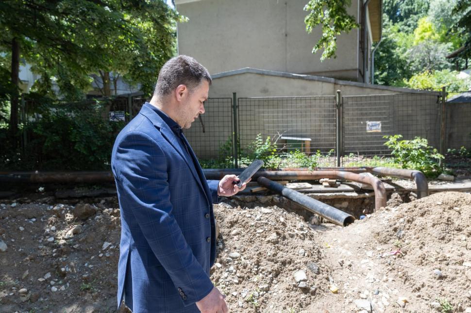 Ciucu a mers neanunțat pe șantierul de pe Calea Văcărești. Ce a găsit acolo nu i-a convenit deloc: „E anormal, sunt doar 3 muncitori” 1076285