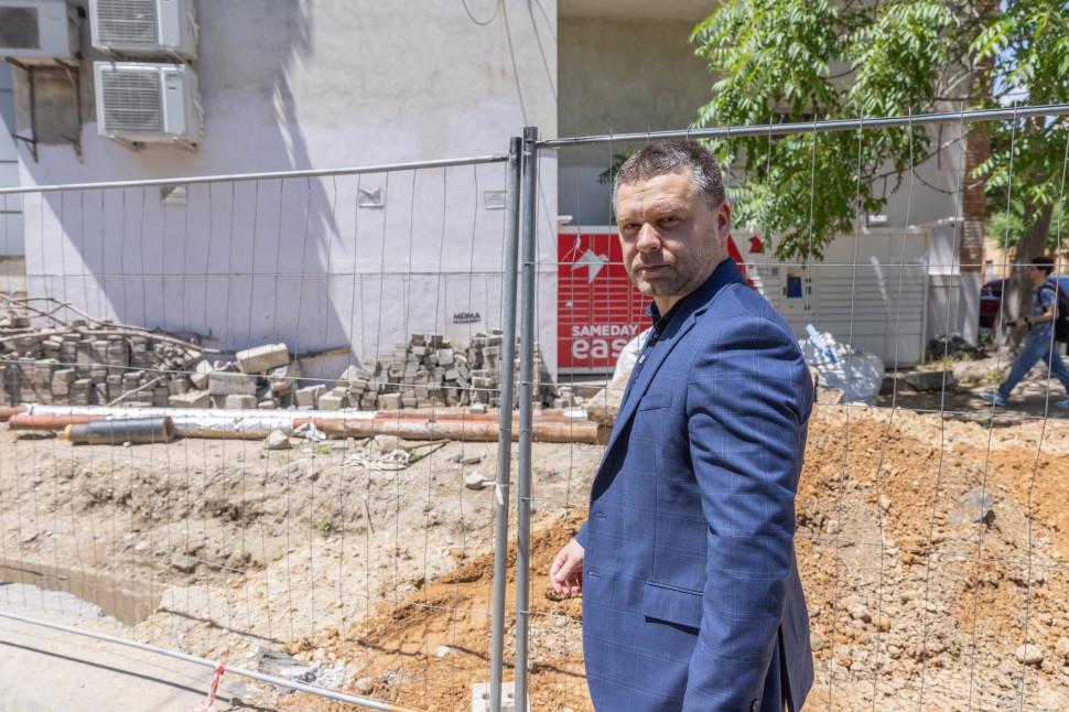 Ciucu a mers neanunțat pe șantierul de pe Calea Văcărești. Ce a găsit acolo nu i-a convenit deloc: „E anormal, sunt doar 3 muncitori” 1076289