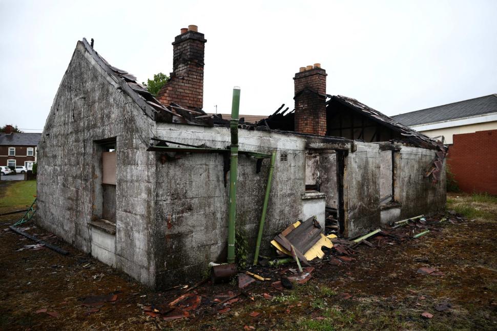 Românii din Belfast au cerut ajutorul MAE. Protestatarii violenți le-au vandalizat locuințele, unii vor să se întoarcă în România 1076203