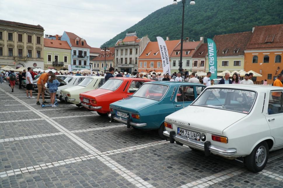 „Sunt mașinile cu care mulți dintre noi au mers în prima vacanță”. Expoziție cu Dacia din perioada comunistă, la Vaslui 1076221