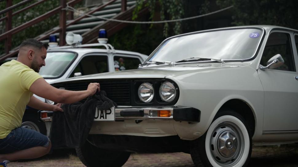 „Sunt mașinile cu care mulți dintre noi au mers în prima vacanță”. Expoziție cu Dacia din perioada comunistă, la Vaslui 1076227
