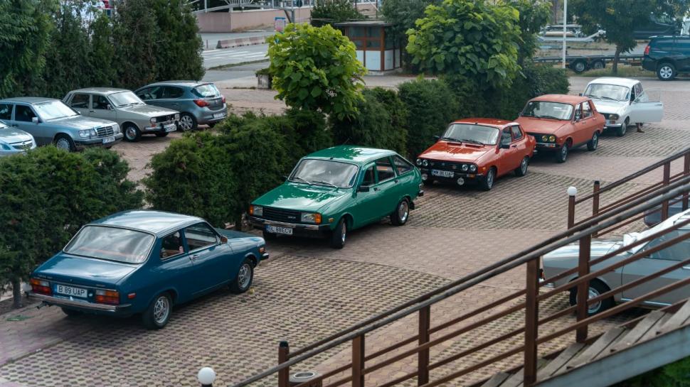 „Sunt mașinile cu care mulți dintre noi au mers în prima vacanță”. Expoziție cu Dacia din perioada comunistă, la Vaslui 1076231