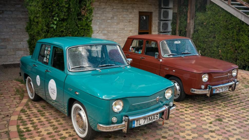 „Sunt mașinile cu care mulți dintre noi au mers în prima vacanță”. Expoziție cu Dacia din perioada comunistă, la Vaslui 1076236