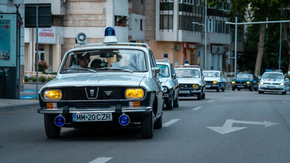 „Sunt mașinile cu care mulți dintre noi au mers în prima vacanță”. Expoziție cu Dacia din perioada comunistă, la Vaslui 1076239