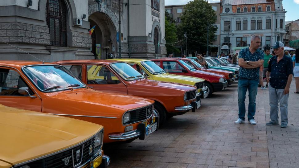 „Sunt mașinile cu care mulți dintre noi au mers în prima vacanță”. Expoziție cu Dacia din perioada comunistă, la Vaslui 1076240