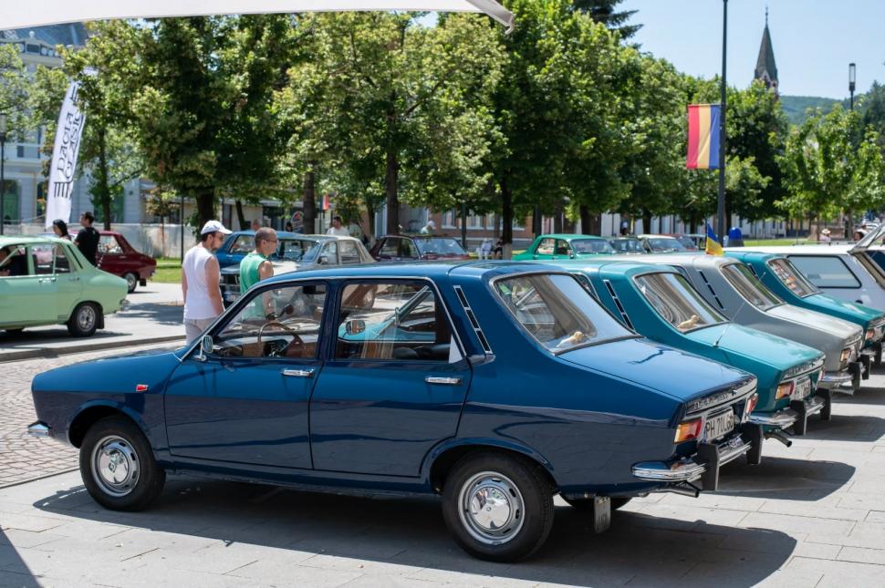 „Sunt mașinile cu care mulți dintre noi au mers în prima vacanță”. Expoziție cu Dacia din perioada comunistă, la Vaslui 1076242